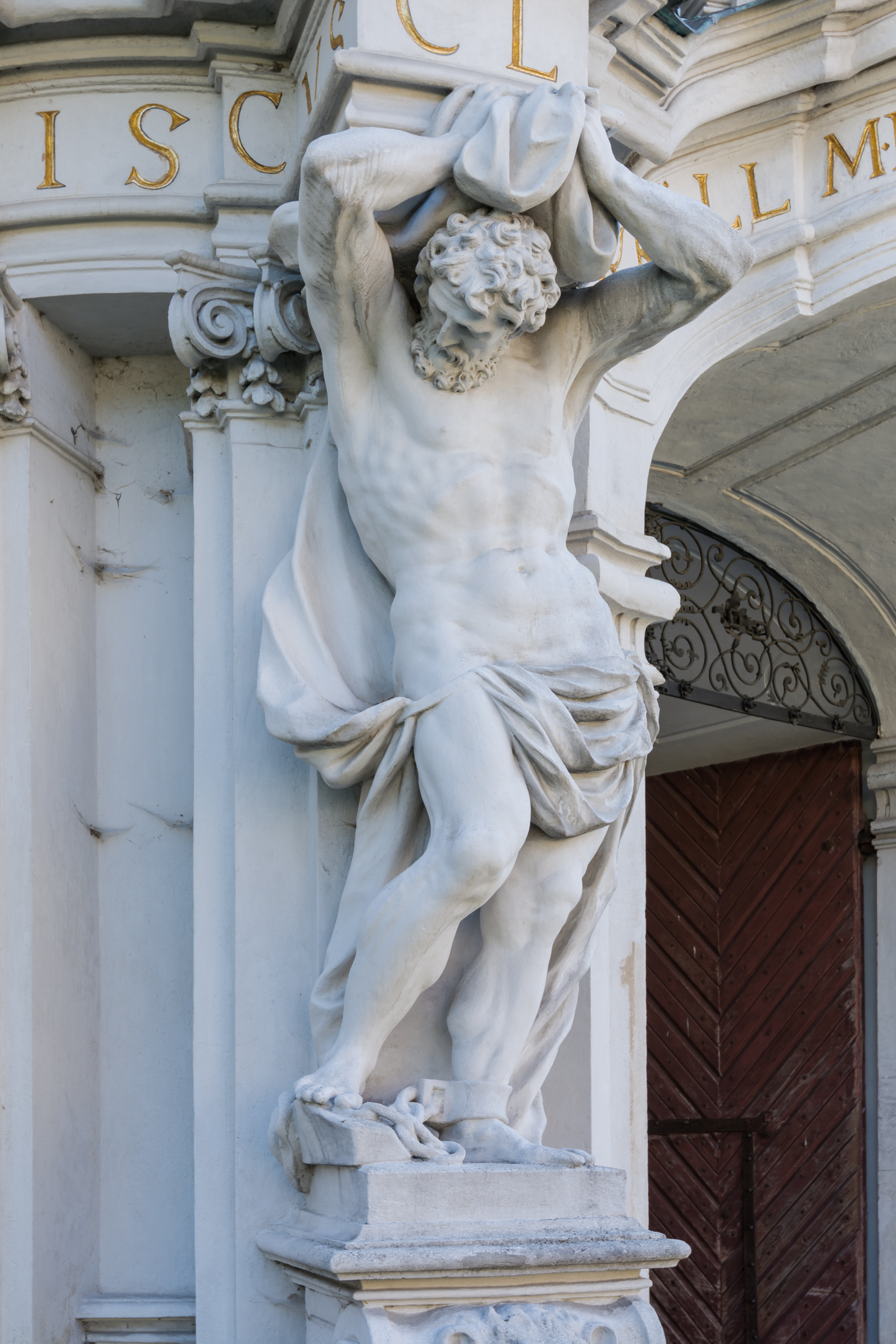 Atlantes (architecture)