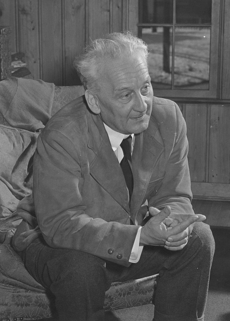 Albert Imre Szent-Györgyi – From Transylvania to Woods Hole (Vitamin C, Fumaric Acid, WWI, WWII, Vietnam War, Actin, Myosin, Muscles, Adrenal glands, Cancer, a Nobel prize, Apollonians and Dionysians, and something called the Constitution for the Federation of Earth)